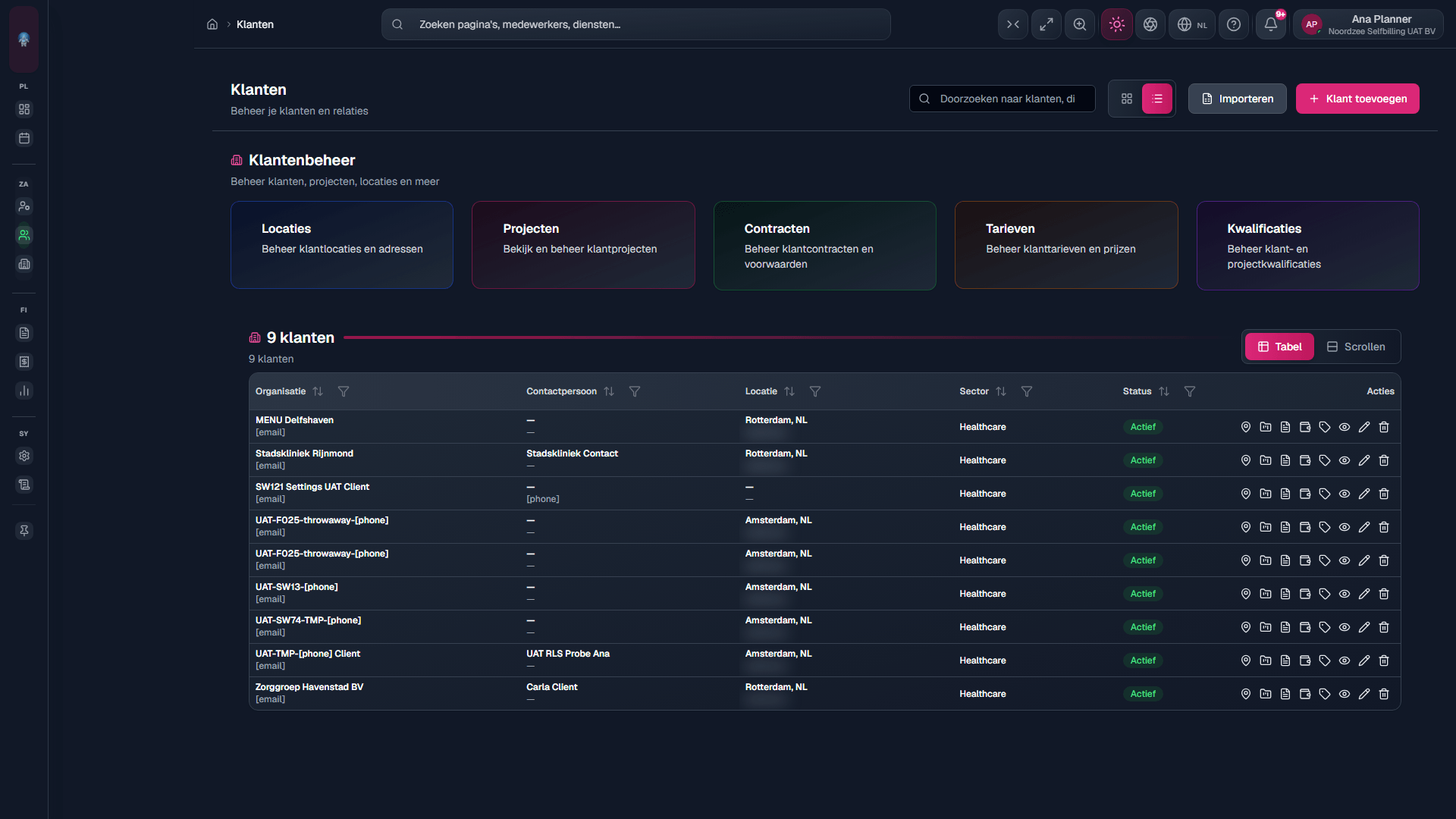 Klantenlijst: zoeken, filters en managementkaarten voor locaties, projecten, contracten, tarieven en kwalificaties.